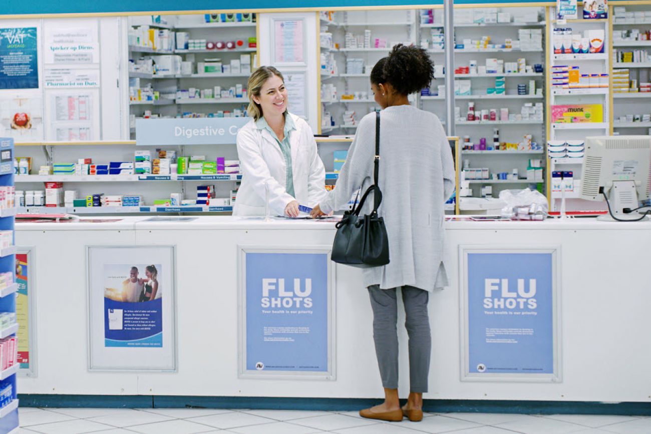 Pharmacist-Woman-at-Counter-1x-7e91fbe4.jpeg